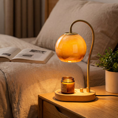 Lampe chauffe-bougie Owlight sur table de chevet - ambiance cozy chambre